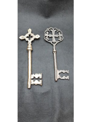 Moontime Alaçatı 2 Adet Dekoratif Antika Tarzında Prinç Döküm Eski Çağ Kale, Han, Kilise, Saray Anahtarı Model 05