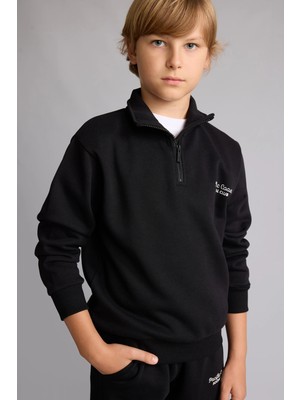 DeFacto Regular Fit Yarım Fermuarlı Dik Yaka İçi Yumuşak Tüylü Yazı İşlemeli Sweatshirt Erkek Çocuk H9689A826WN
