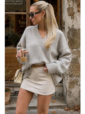 Gri V Yaka Oversize Kadın Triko Kazak MG2149