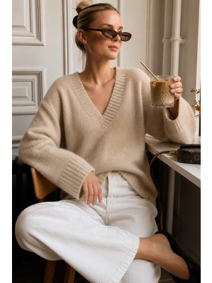Madmext Bej V Yaka Oversize Kadın Triko Kazak MG2149