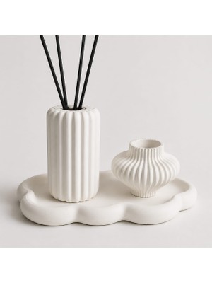 Karra Art El Yapımı Dekoratif Dalgalı Tepsi, Dekoratif Mumluk ve Bambu Oda Kokusu Şişesi 3’lü Set