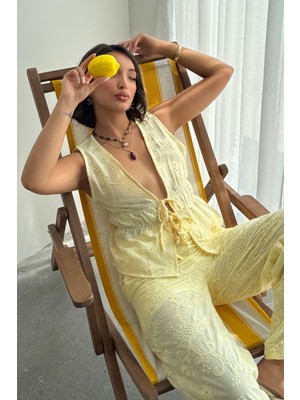 Very Moda Önden Bağlamalı Nakışlı Vual Bluz | D2911