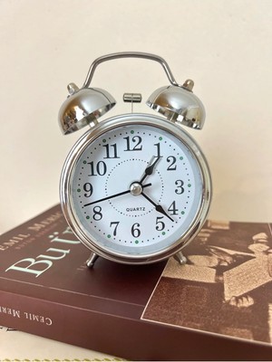 Moontime Alaçatı Büyük Boy Metal Çift Çanlı Fosforlu Işıklı Çalar Masa Saati (Kasa Çapı: 8cm)