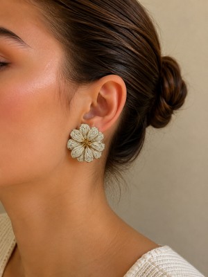 Kumru Studio Açık Kahvrengi Hasır Dokulu Gold Çiçek Küpe