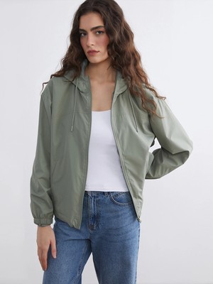 Lc Waikiki Yeni Sezon Kapüşonlu Oversize Kadın Yağmurluk