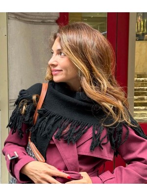 Blotch Siyah Püsküllü Cool Tarz ve Şık Stil ve Moda Ikonu Üçgen Triko Omuz Şalı 160*50 cm