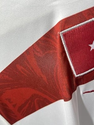 Frefly Store Beyaz Renkli Tasarım, 2026/27 Temalı Kullanım Için Uygun