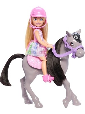 Frefly Store Barbie Chelsea Bebek ile Midilli Seti - Kask ve Aksesuarlarla