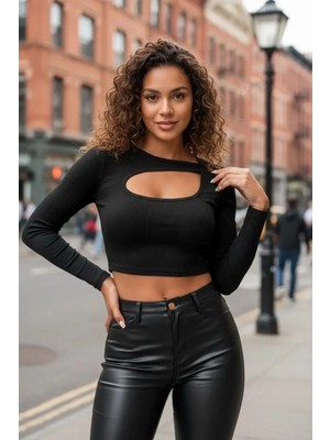 Hace Bazaar Kadın Siyah Modern Fit Göğüs Dekolteli Çapraz Askılı Uzun Kollu Crop Top Bluz