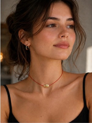 Femenino Kırmızı Ipli Minimal Balık Figürlü Şans Kolyesi Choker