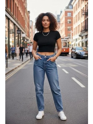 Hace Bazaar Kadın Siyah Modern Fit Yuvarlak Yaka Yarım Kol Crop Top Bluz