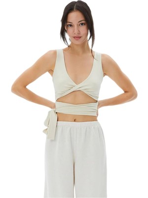 Twist Büstiyer Spor Sütyeni – V Yaka Yoga ve Pilates Büstiyer Crop Top
