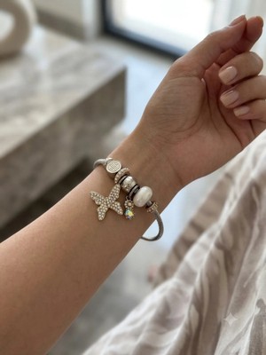Bymiel Kadın Silver Çelik Charm Bileklik Işıltılı Kelebek Figürlü ve Taş Detaylı Kelepçe Bileklik