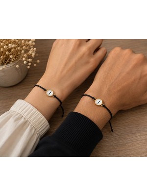 Bymiel I Harfli Siyah Ipli Ayarlanabilir Bileklik Gold Renk Yuvarlak Harf Detaylı Unisex Model