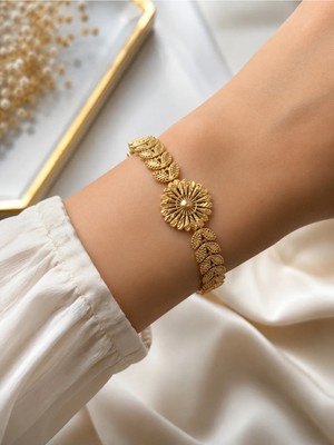 Bymiel Gold Renk Çiçek Motifli Yaprak Desenli Geniş Kelepçe Bileklik