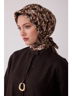 Belli Kahverengi Geometrik Desen %100 Twill Ipek Eşarp 4402-58
