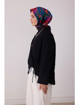 Belli Siyah Çiçek Deseni %100 Twill Ipek Eşarp 4410-57