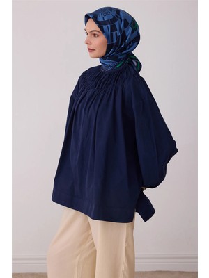 Belli Lacivert Geometrik Desen %100 Twill Ipek Eşarp 4411-80