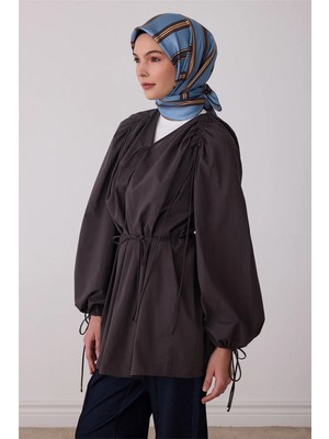 Belli Mavi Geometrik Desen %100 Twill Ipek Eşarp 4405-82
