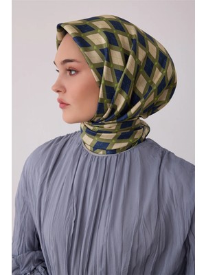 Belli Yeşil Geometrik Desen %100 Twill Ipek Eşarp 4408-85