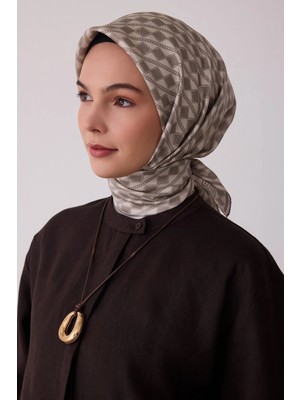 Belli Ekru Geometrik Desen %100 Twill Ipek Eşarp 4425-53