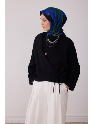 Belli Mavi Geometrik Desen %100 Twill Ipek Eşarp 4401-50