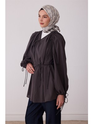 Belli Ekru Geometrik Desen %100 Twill Ipek Eşarp 4421-57