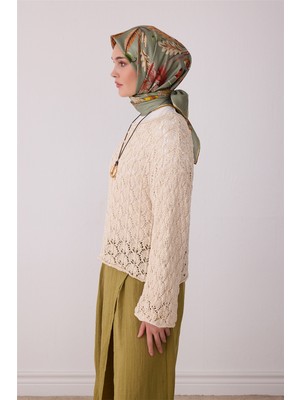 Belli Yeşil Soyut Desen %100 Twill Ipek Eşarp 4412-02