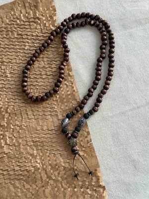 Lento Desing Erkek Ahşap Boncuklu Kolye – Antik Figürlü Uzun Kolye, Vintage Tasarım, Dekoratif Aksesuar