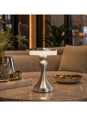 Karyatid Gümüş Krom Akıllı Masa Lambası Şarjlı Kablosuz Dokunmatik Kafe Otel Ofis Tip Dekoratif LED