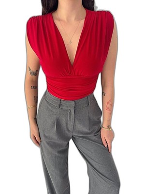 Zamerya Kadın Vatkalı Kolsuz V Yaka Drapeli Crop Bluz Likralı Fit - Kırmızı