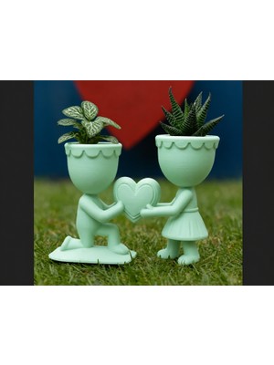 Alvera Aşk Saksısı – 3D Baskı Kalp Tutan Çift Figürlü Dekoratif Saksı - Mint