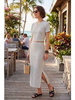 Lela Çizgili Slim Fit Bisiklet Yaka Yırtmaçlı Midi Boy Etekli Crop Takım Bayan Takım 5866132