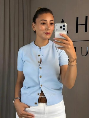 Bahar Düğme Detaylı Ince Triko Hırka