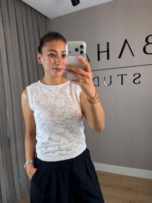 Bahar Beyaz Çiçek Desenli File Triko  Bluz