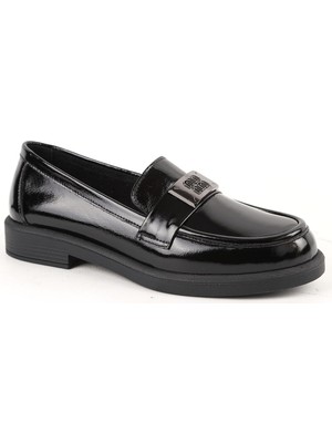 Libero Kadın Loafer Günlük Hakiki Deri Parlak Rugan Metal Toka Detaylı Maskülen Esnek Kauçuk Taban L061.528