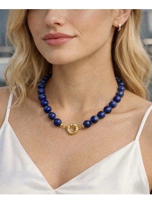 Taşmir Gerçek 10 mm Lapis Lazuli Taşı Arası Düğümlü Kolye – Altın Kaplama Gemici Kilitli