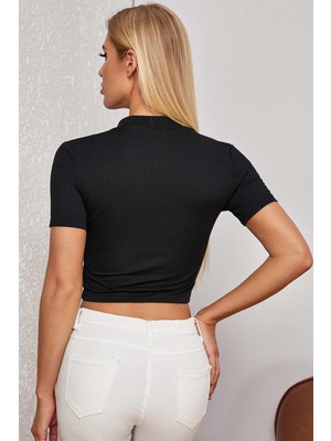 Kadın Siyah Yarım Fermuarlı ve Kısa Kollu Crop Top Bluz