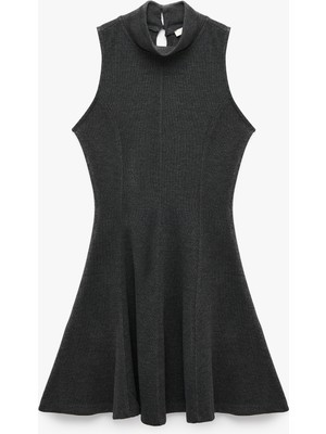 Koton Dikiş Detaylı Slim Fit Kolsuz Dik Yaka Kloş Mini Elbise