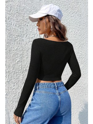 Kadın Siyah Uzun Kollu Agraflı Göğüs ve Göbek Dekolteli Crop Top Bluz