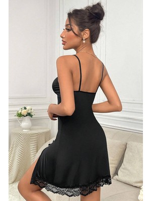 Kadın Siyah Dantelli Fiyonklu ve Yırtmaçlı Şık Gecelik