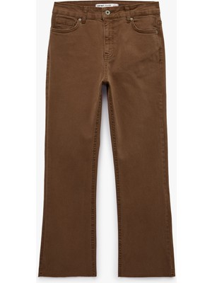 Koton Kadın Pamuklu Slim Fit Düğmeli Cepli Ispanyol Paça Crop Jean Pantolon - Polyester Karışımlı
