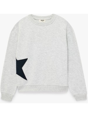 Koton Yıldız Detaylı Arkası Baskılı Uzun Kollu Bisiklet Yaka Sweatshirt