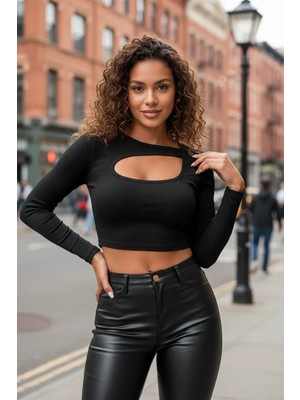 Nemere Kadın Siyah Modern Fit Göğüs Dekolteli Çapraz Askılı Uzun Kollu Crop Top Bluz