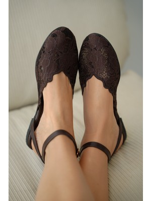 Selin Shoes Odette Düz Taban Dantel Detay Bilek Kemer Toka Kadın Babet- Kahverengi
