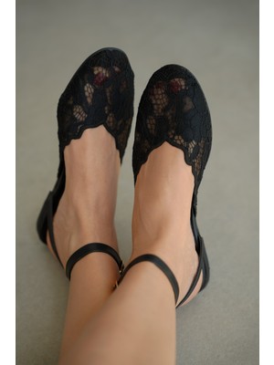 Selin Shoes Odette Düz Taban Dantel Detay Bilek Kemer Toka Kadın Babet- Siyah