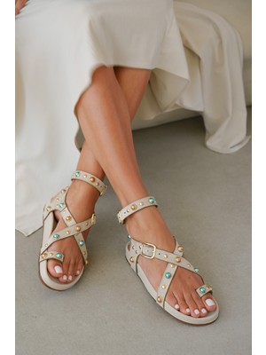 Selin Shoes Azura Renkli Taş ve Çapraz Bant Detay Ayarlanabilir Çift Tokalı Parmak Arası Kadın Sandalet- Ekru Süet