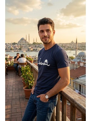 Exve Exclusive Lacivert Üzerine Beyaz Istanbul Yazılı ve Cami Silüeti Baskılı Erkek Tişört Pamuk Penye T-Shirt
