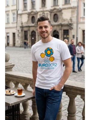 Exve Exclusive Beyaz Üzerine Renkli Nostalji Uefa Euro 2012 Polonya-Ukrayna Logo Baskılı Erkek Tişört Pamuk Penye T-Shirt