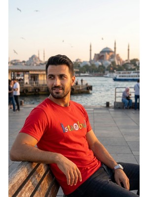 Exve Exclusive Kırmızı Üzerine Rengarenk Harflerle Istanbul Nakışlı Erkek Tişört Pamuk Penye T-Shirt
